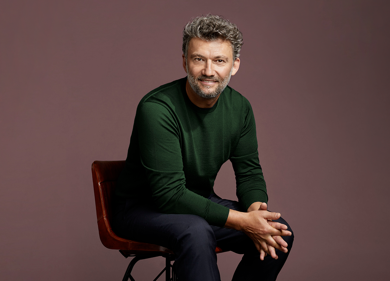Opera singer Jonas Kaufmann sits on a chair.