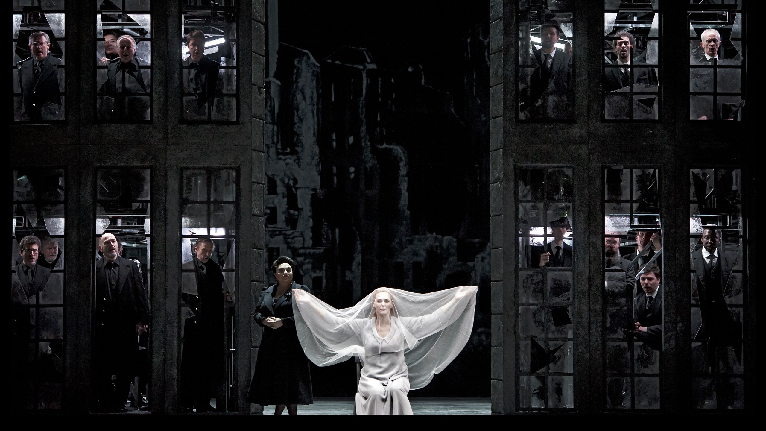 a scene in La Monnaie's 2018 production of Lohengrin.